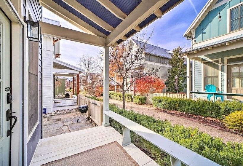 Carlton Landing Home: Walk To Lake & Parks!