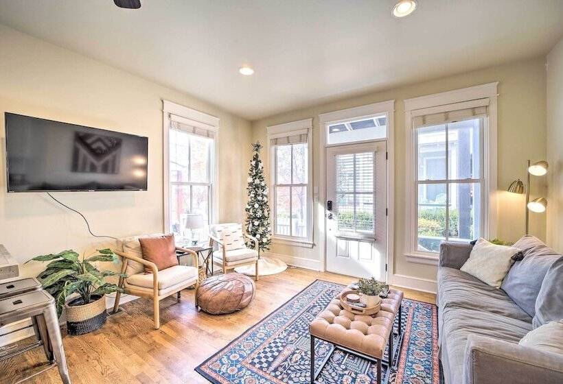 Carlton Landing Home: Walk To Lake & Parks!