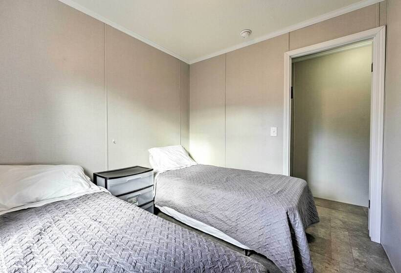 Cassopolis Cabin, Little Fish Lake On Site!