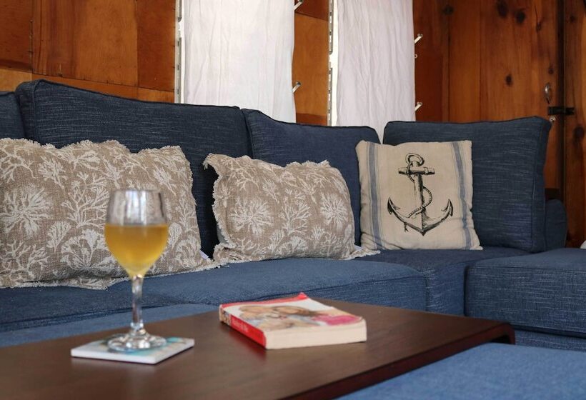 Catalina Island Cottage   Walk To Main St & Beach!