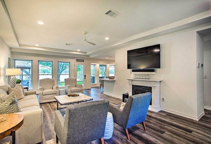 Remodeled Cedar Creek Lake Retreat W/ Fire Pit!