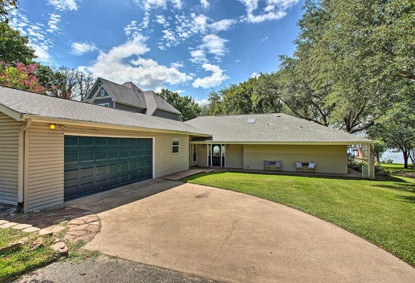 Remodeled Cedar Creek Lake Retreat W/ Fire Pit!