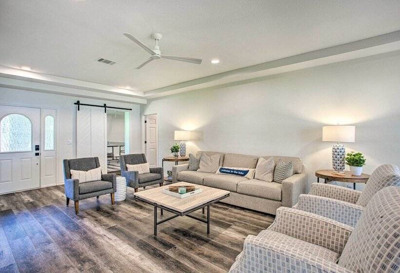 Remodeled Cedar Creek Lake Retreat W/ Fire Pit!