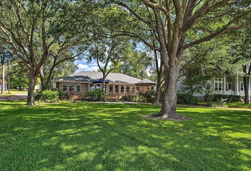 Remodeled Cedar Creek Lake Retreat W/ Fire Pit!