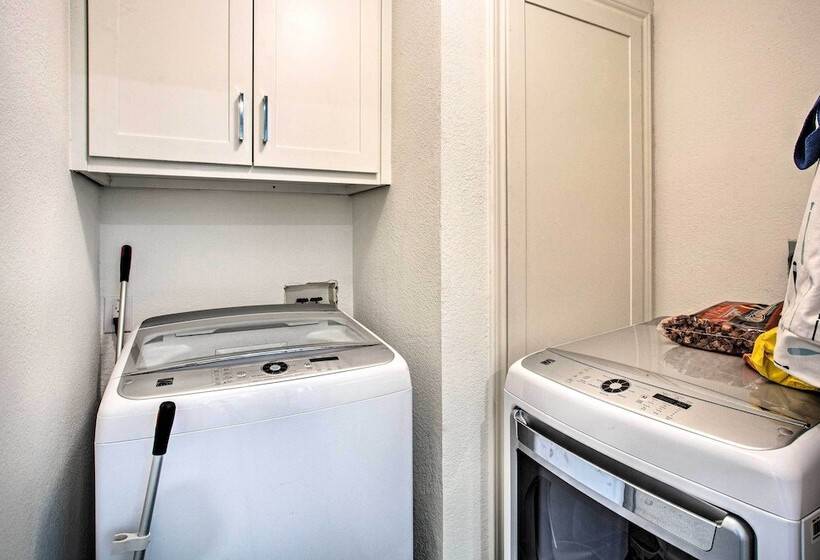 Remodeled Cedar Creek Lake Retreat W/ Fire Pit!