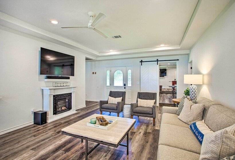 Remodeled Cedar Creek Lake Retreat W/ Fire Pit!