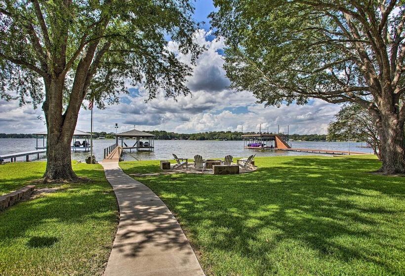 Remodeled Cedar Creek Lake Retreat W/ Fire Pit!