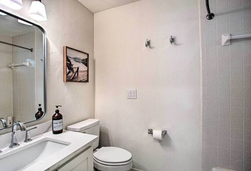 Remodeled Cedar Creek Lake Retreat W/ Fire Pit!