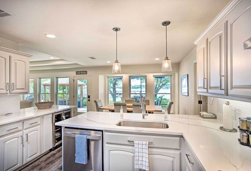 Remodeled Cedar Creek Lake Retreat W/ Fire Pit!