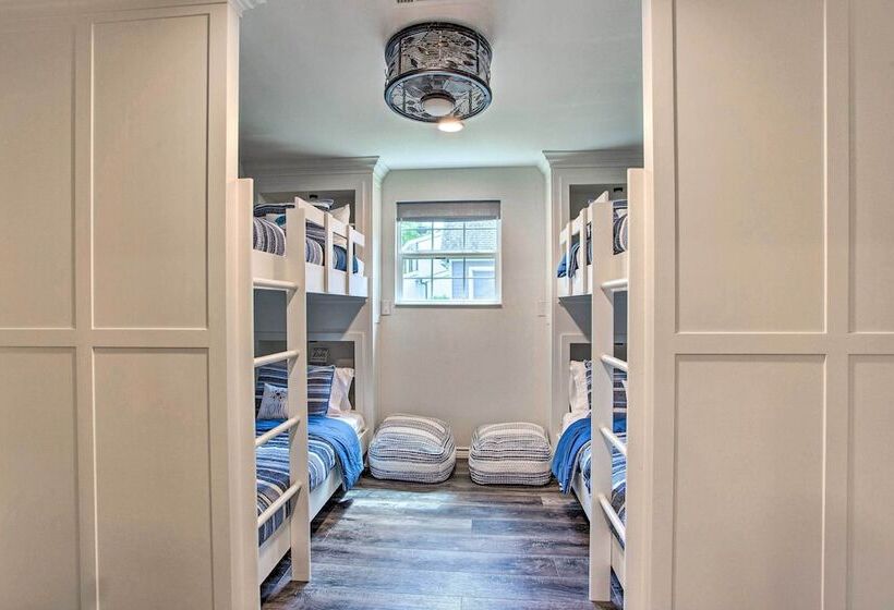 Remodeled Cedar Creek Lake Retreat W/ Fire Pit!