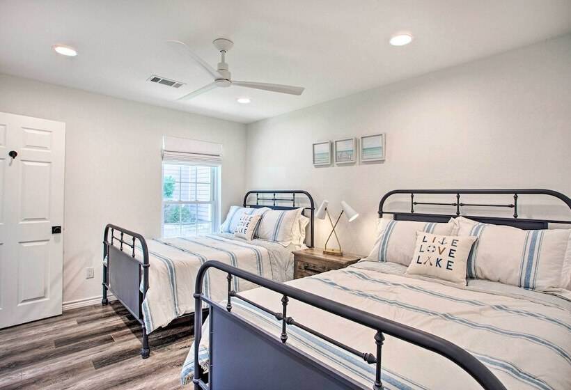 Remodeled Cedar Creek Lake Retreat W/ Fire Pit!