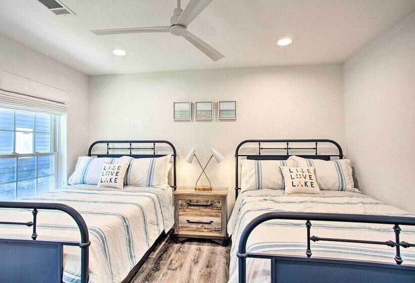 Remodeled Cedar Creek Lake Retreat W/ Fire Pit!