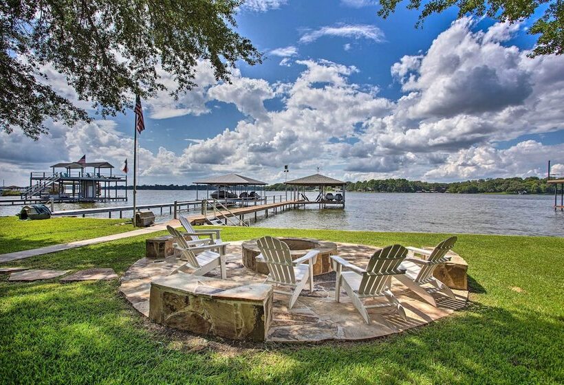 Remodeled Cedar Creek Lake Retreat W/ Fire Pit!