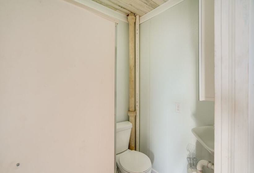 Cedar Rapids Vacation Home Near Downtown District!