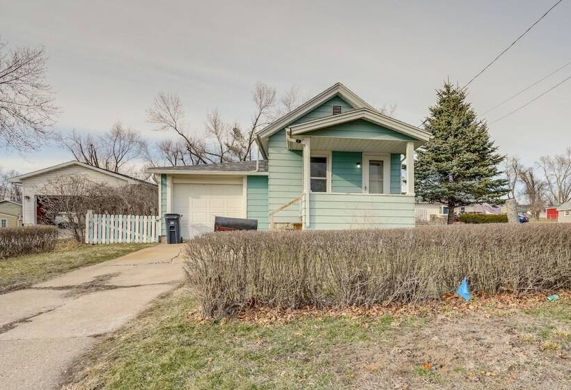 Cedar Rapids Vacation Home Near Downtown District!