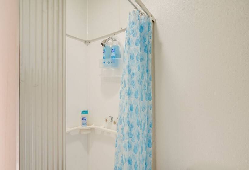 Cedar Rapids Vacation Home Near Downtown District!