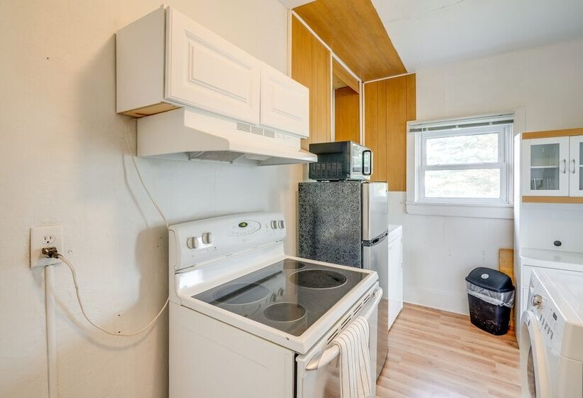 Cedar Rapids Vacation Home Near Downtown District!