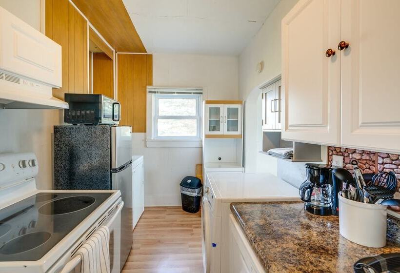 Cedar Rapids Vacation Home Near Downtown District!