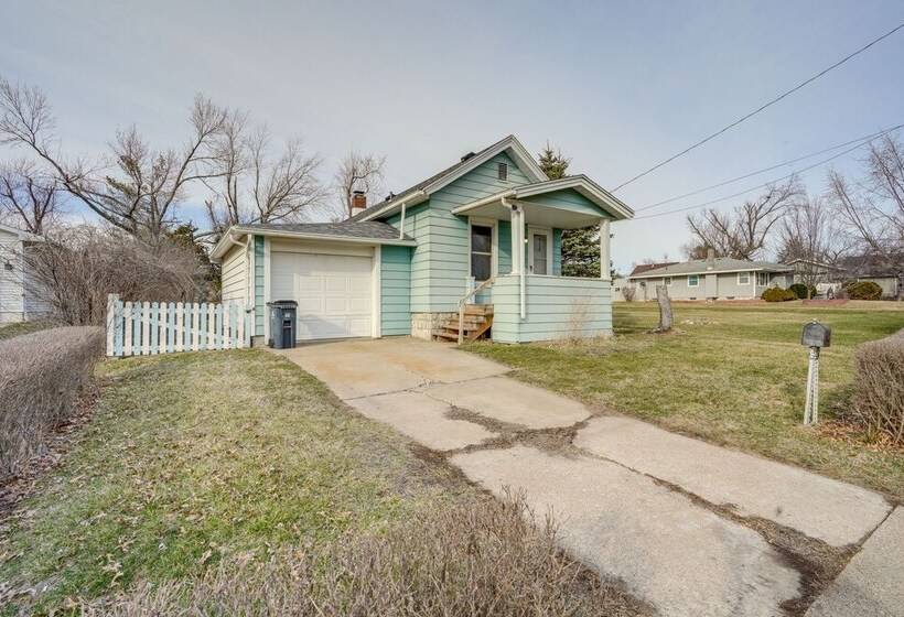 Cedar Rapids Vacation Home Near Downtown District!