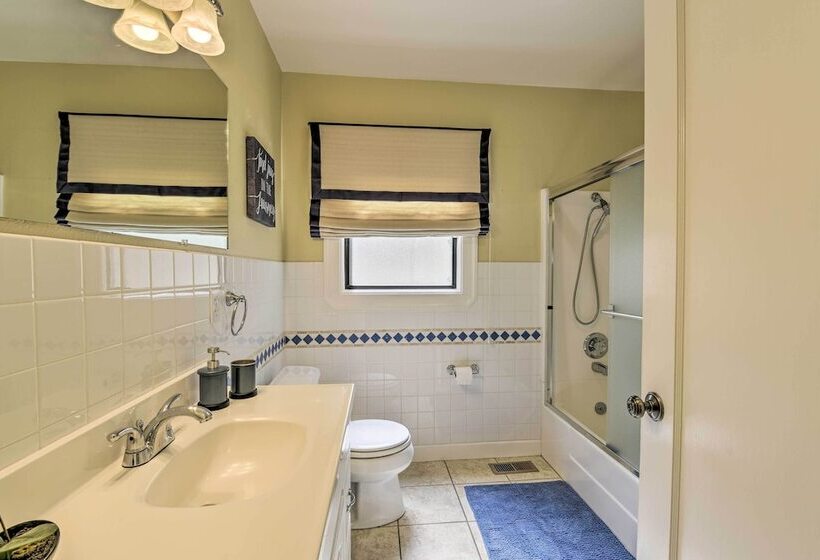 Charming Antioch Home W/ Private Yard + Grill