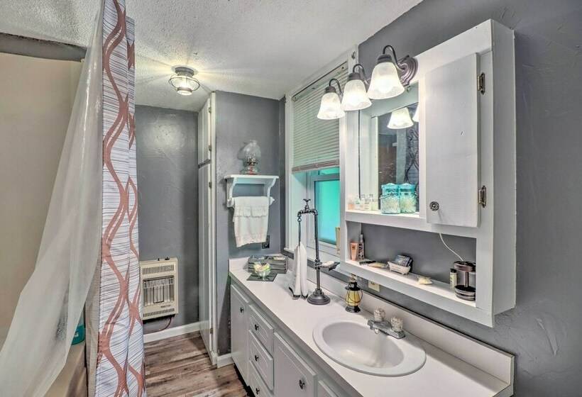 Charming Cabin In Mountain View W/ Deck!