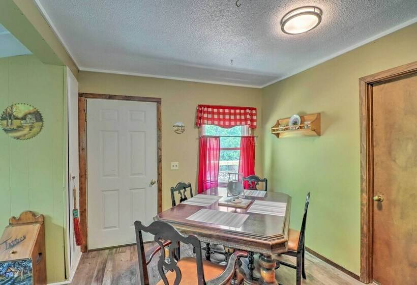 Charming Cabin In Mountain View W/ Deck!