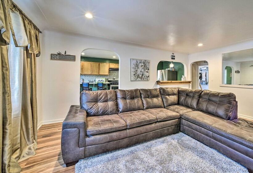 Charming Detroit Escape 14 Mi To Downtown!