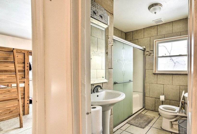 Charming Detroit Escape 14 Mi To Downtown!