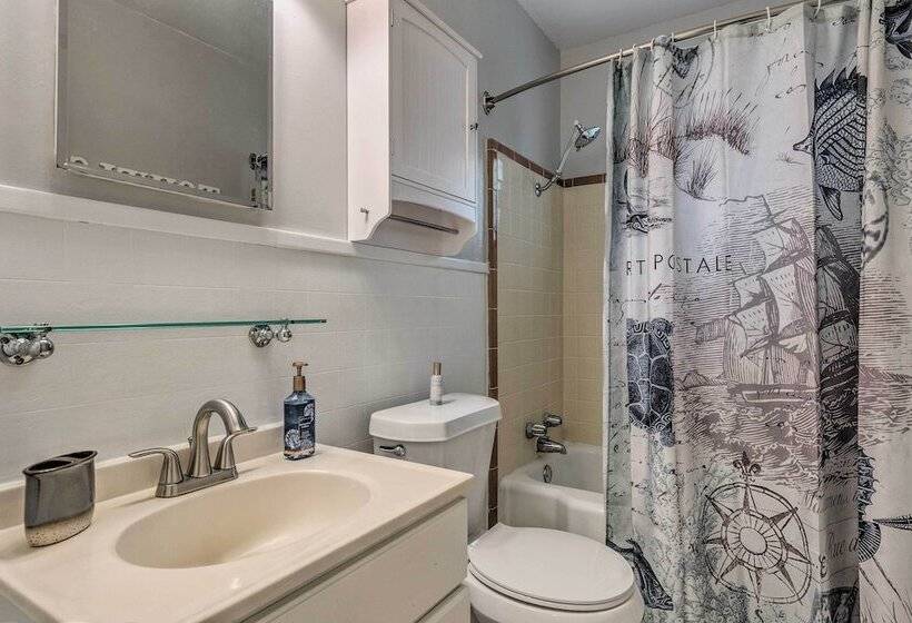 Charming Gulfport Escape: Half Mile To Beach!