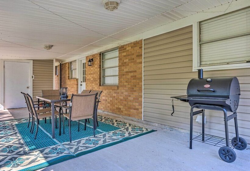 Charming Gulfport Escape: Half Mile To Beach!