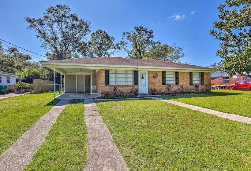 Charming Gulfport Escape: Half Mile To Beach!