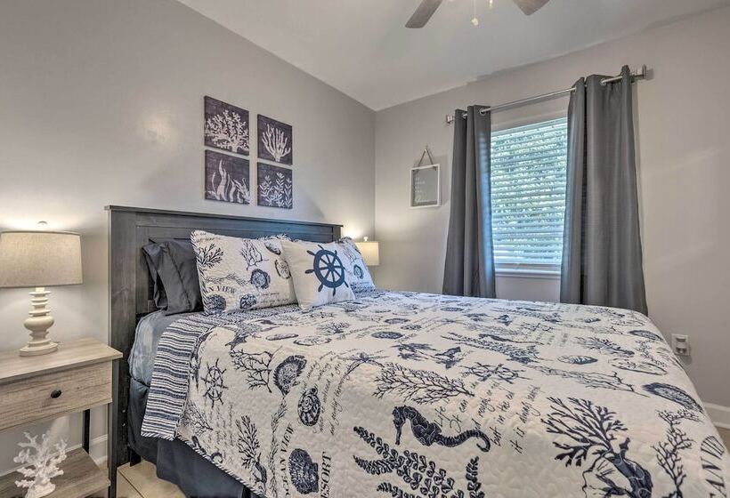 Charming Gulfport Escape: Half Mile To Beach!