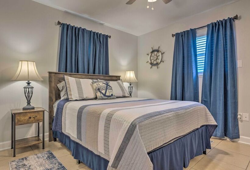 Charming Gulfport Escape: Half Mile To Beach!