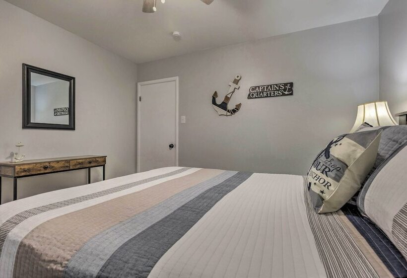 Charming Gulfport Escape: Half Mile To Beach!