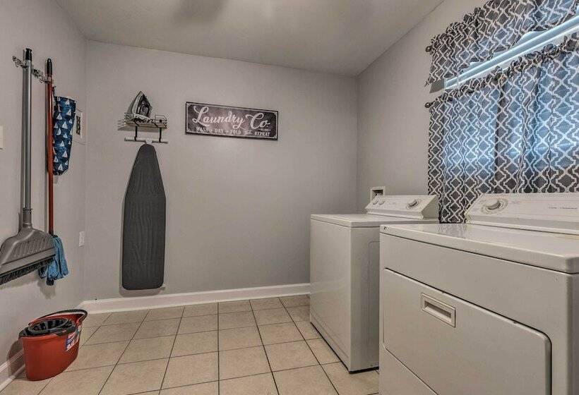 Charming Gulfport Escape: Half Mile To Beach!