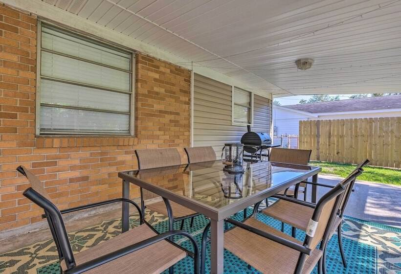 Charming Gulfport Escape: Half Mile To Beach!