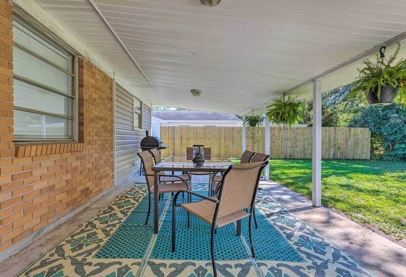 Charming Gulfport Escape: Half Mile To Beach!