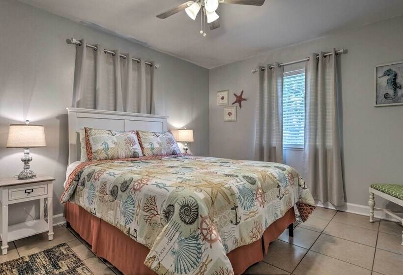 Charming Gulfport Escape: Half Mile To Beach!