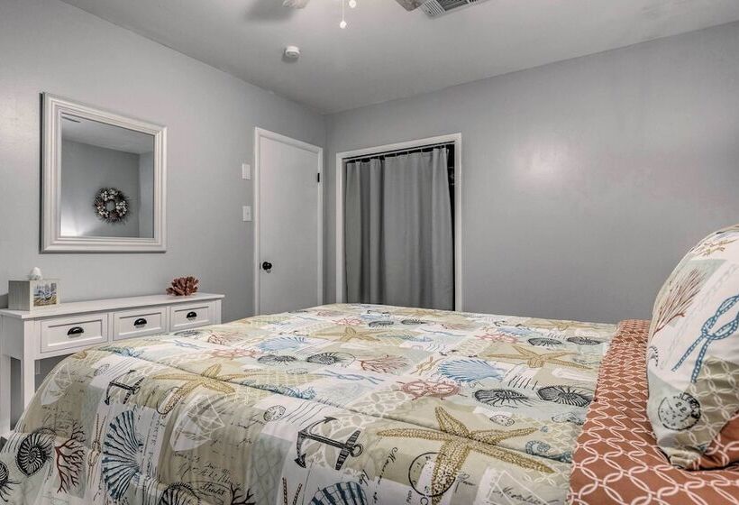 Charming Gulfport Escape: Half Mile To Beach!