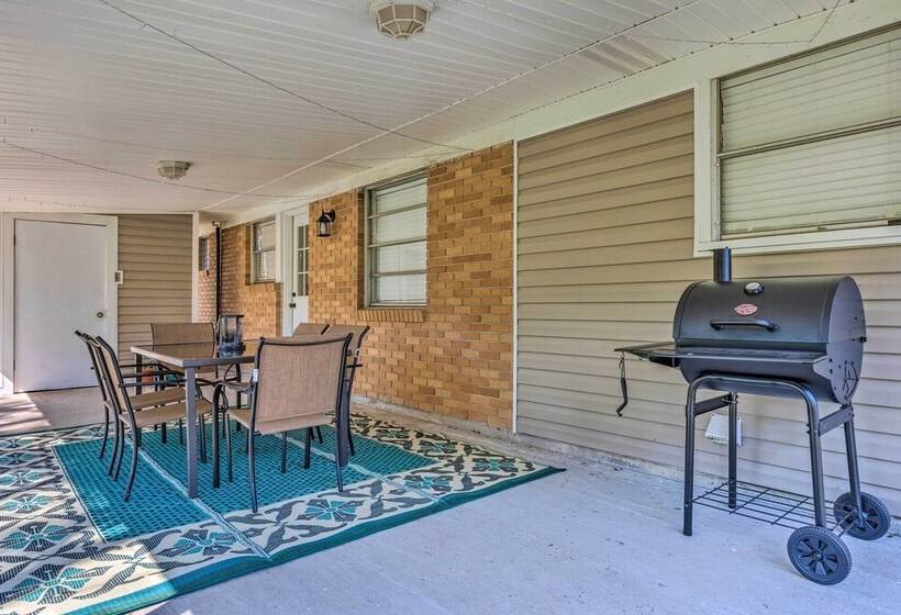 Charming Gulfport Escape: Half Mile To Beach!