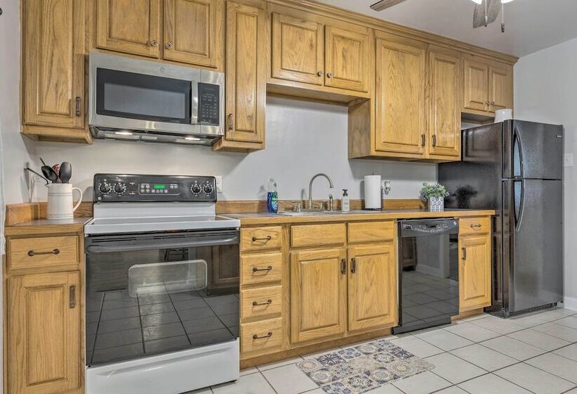 Charming Gulfport Escape: Half Mile To Beach!