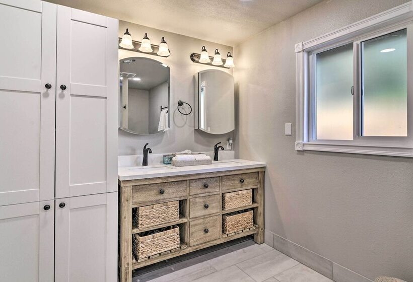 Charming Hillsboro Home W/ Yard, Dogs Welcome