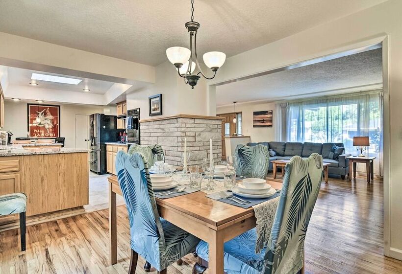 Charming Hillsboro Home W/ Yard, Dogs Welcome