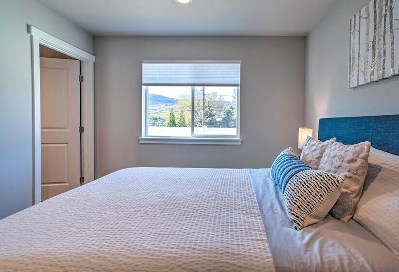 Charming Home W/ Mtn & Columbia River Views!