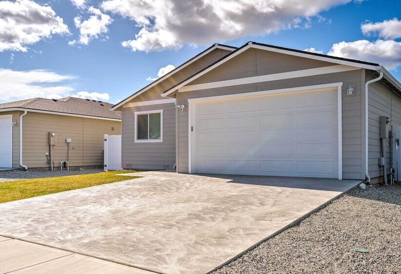 Charming Home W/ Mtn & Columbia River Views!