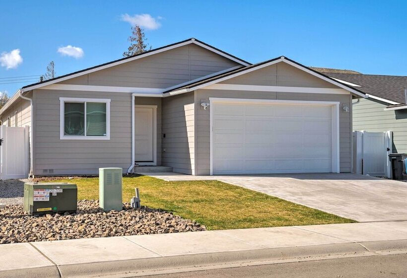 Charming Home W/ Mtn & Columbia River Views!