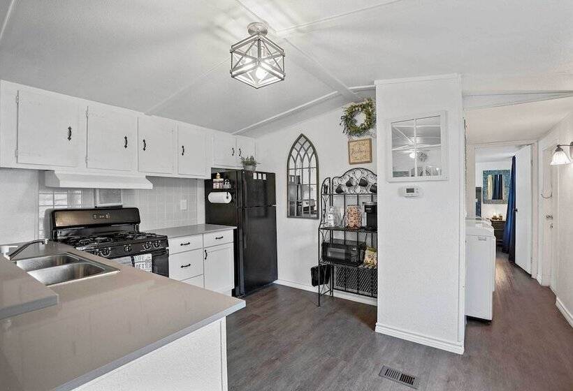 Near Water: Lake Dallas Home W/ Furnished Patio!