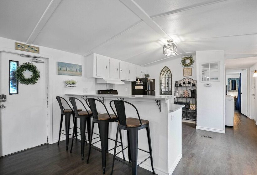 Near Water: Lake Dallas Home W/ Furnished Patio!