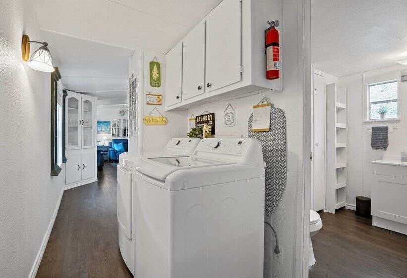 Near Water: Lake Dallas Home W/ Furnished Patio!