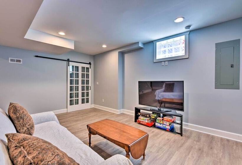 Charming Lake Erie Getaway: Walk To Beach!